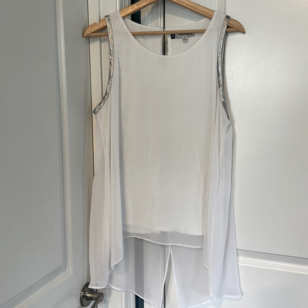 Fancy white sleeveless blouse
